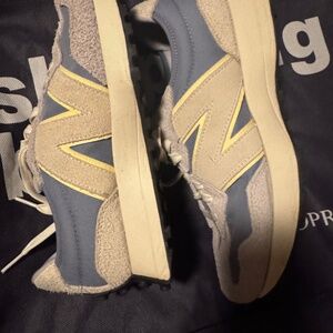 Women’s New Balance 327 Sneakers